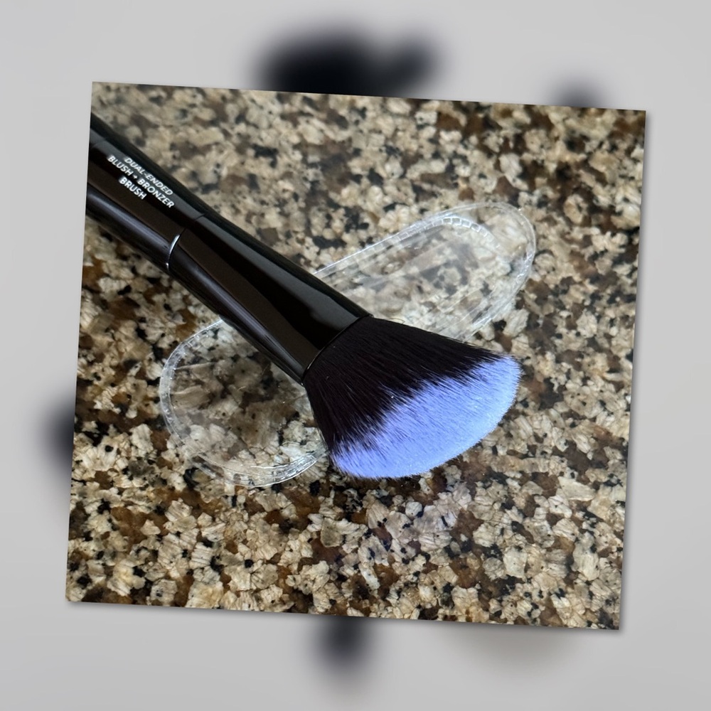 Laura Geller 
Dual-Ended BLUSH and BRONZER Precision Brush - Picture 5 of 6
